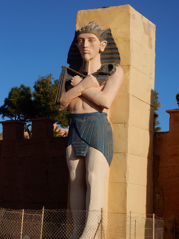 モロッコ(映画スタジオが在るアイトベンハッドウ）