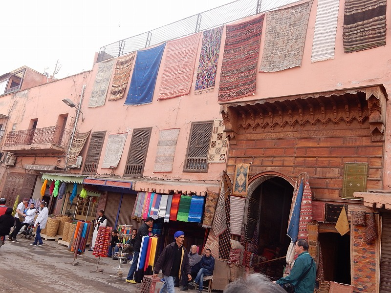 モロッコ(ジャマエルフナ広場は毎日が祭り)