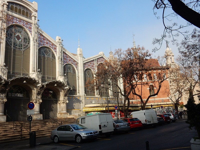 バレンシアは火祭りまえで準備中