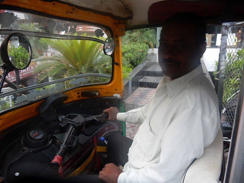 インドの代表観光地タージマハルを訪れました