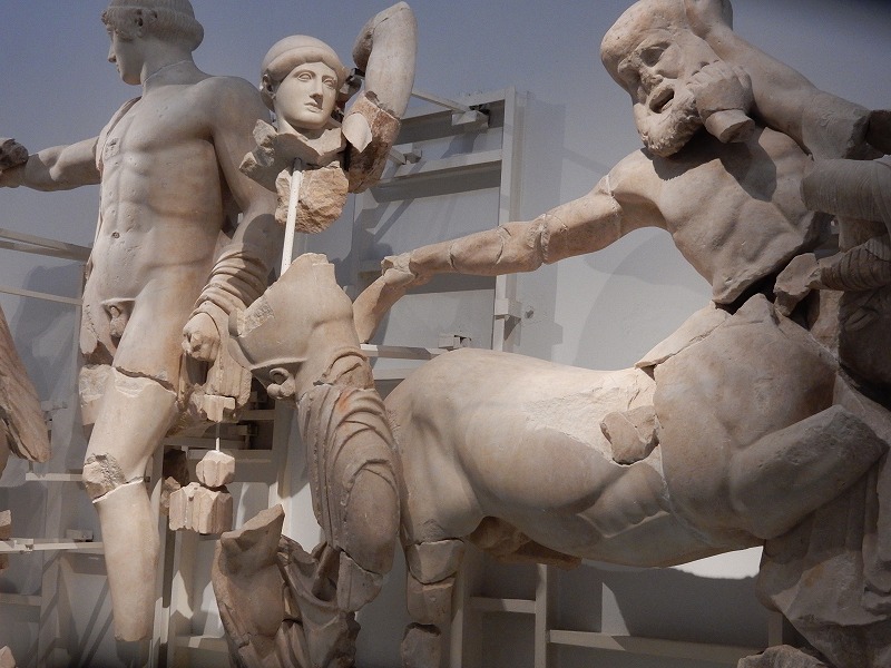 ギリシャの西端にゼウスの祭り事の地オリンピア