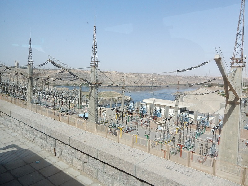 アスワンダムとアブシンベル神殿は遠い