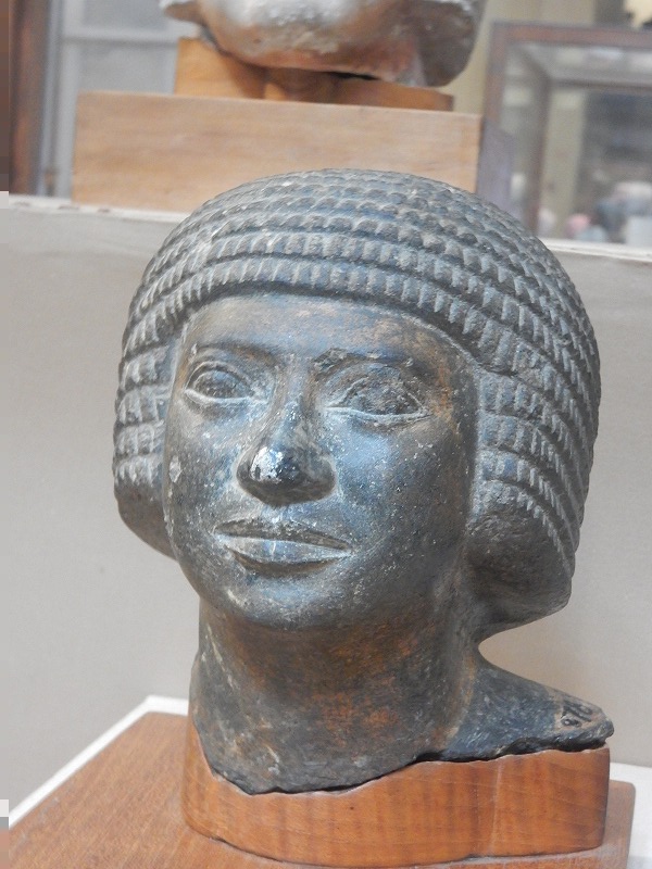 エジプト考古学博物館は展示が豊富で見切れない