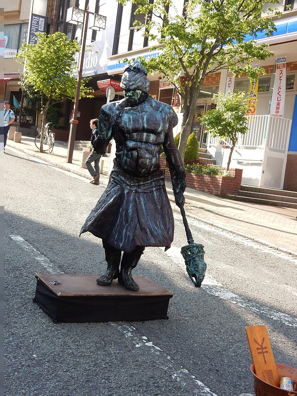 横浜野毛大道芸は今年も盛況でした