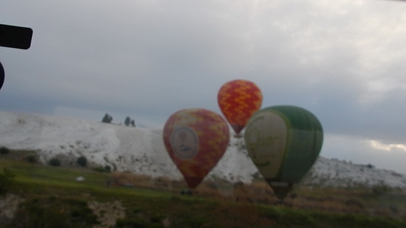 石灰棚温泉は温湯不足で足湯は限定